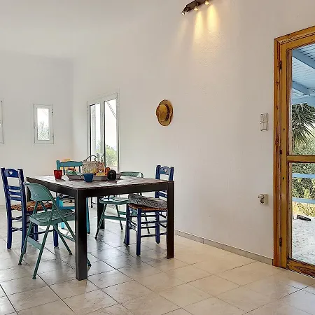 *ante Hydra Beach House*